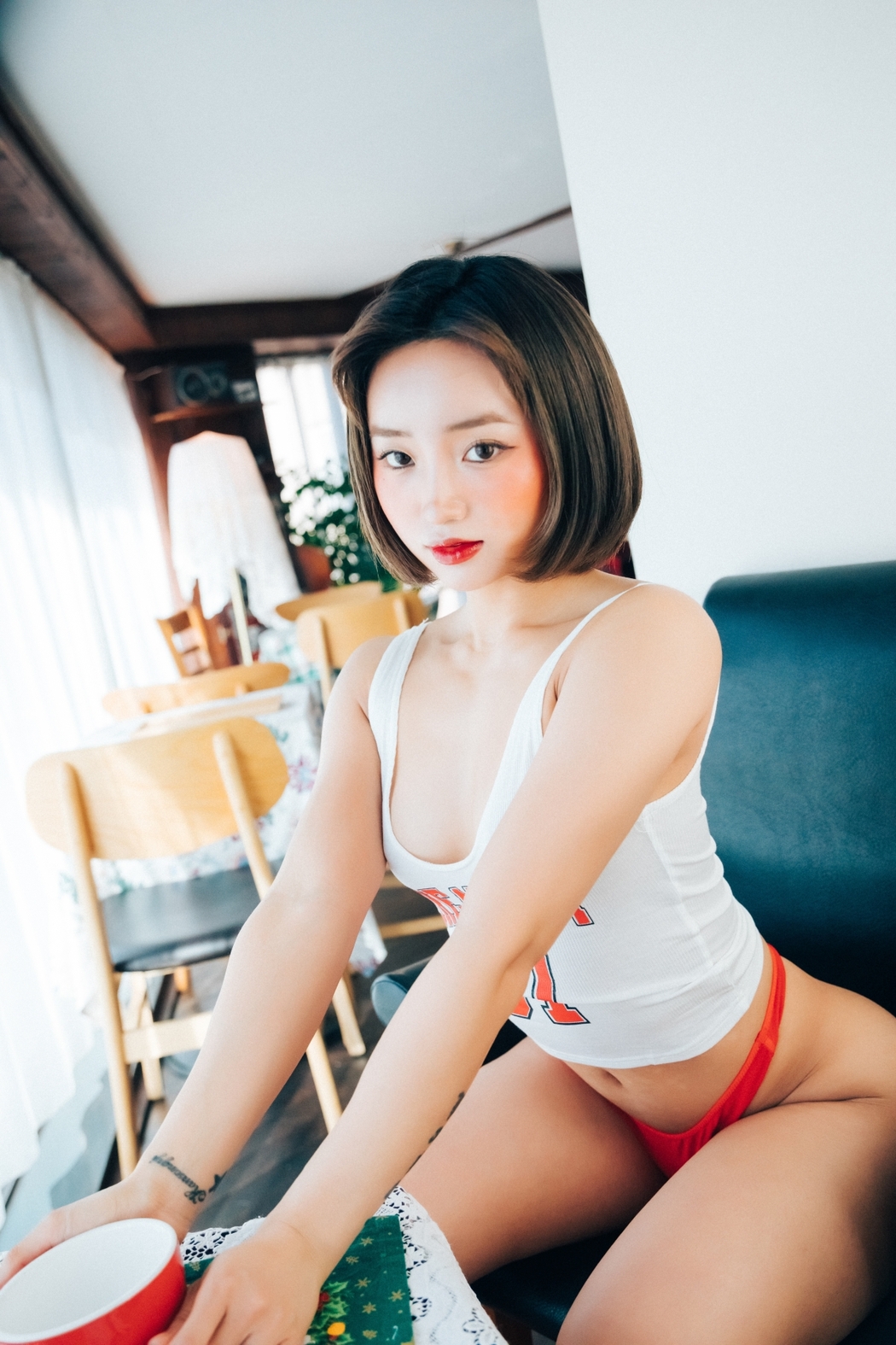 Loozy Booty Queen – Vinyl Aprons S.Ver A