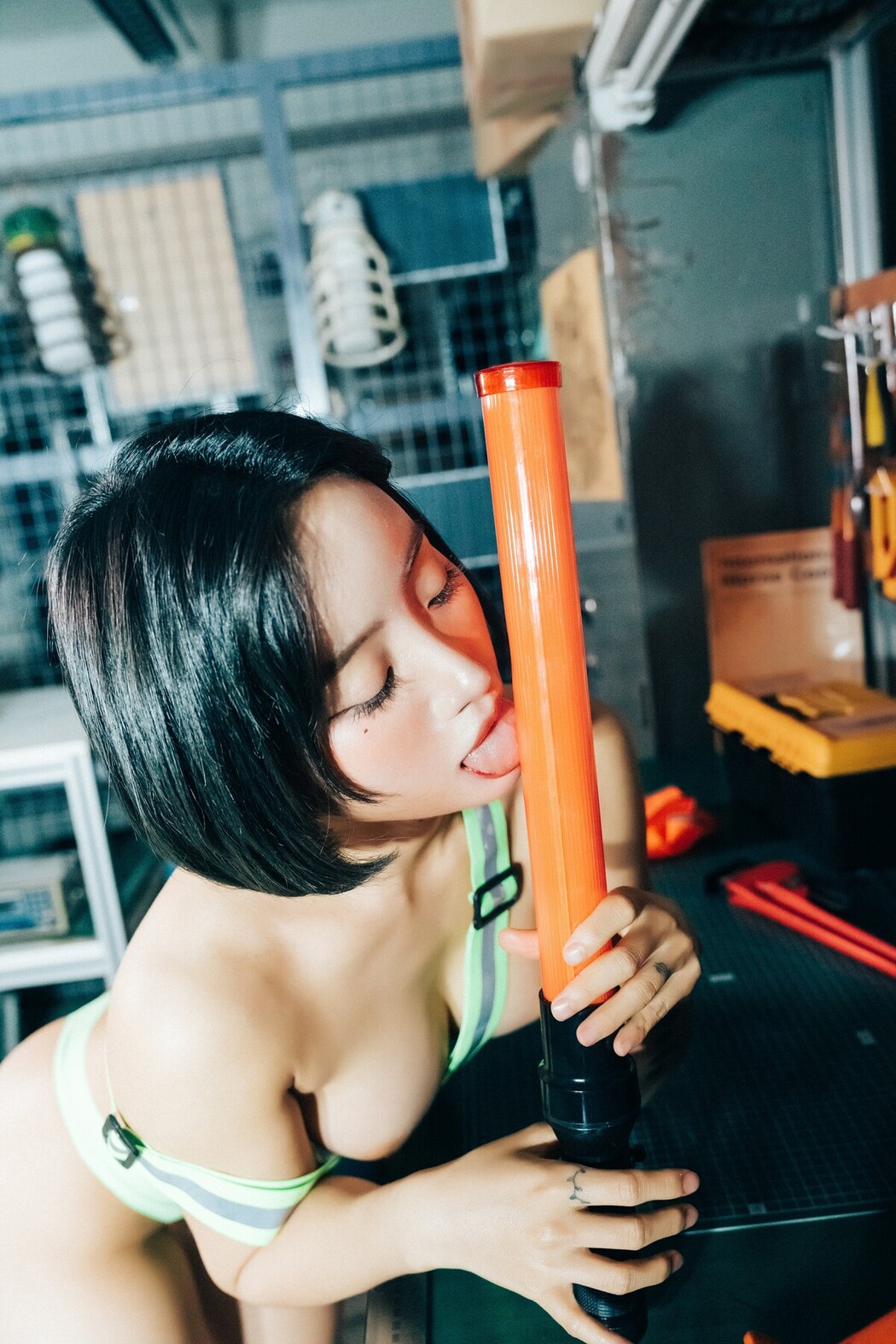 Loozy Booty Queen – Naked Worker S.Ver A