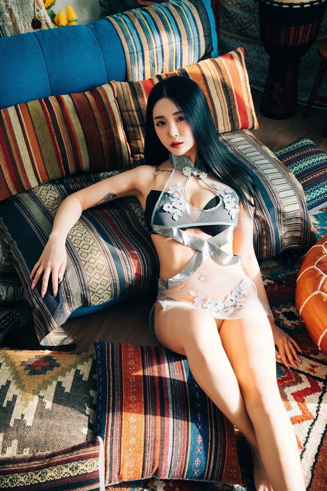 Loozy Bomi 보미 – Holiday