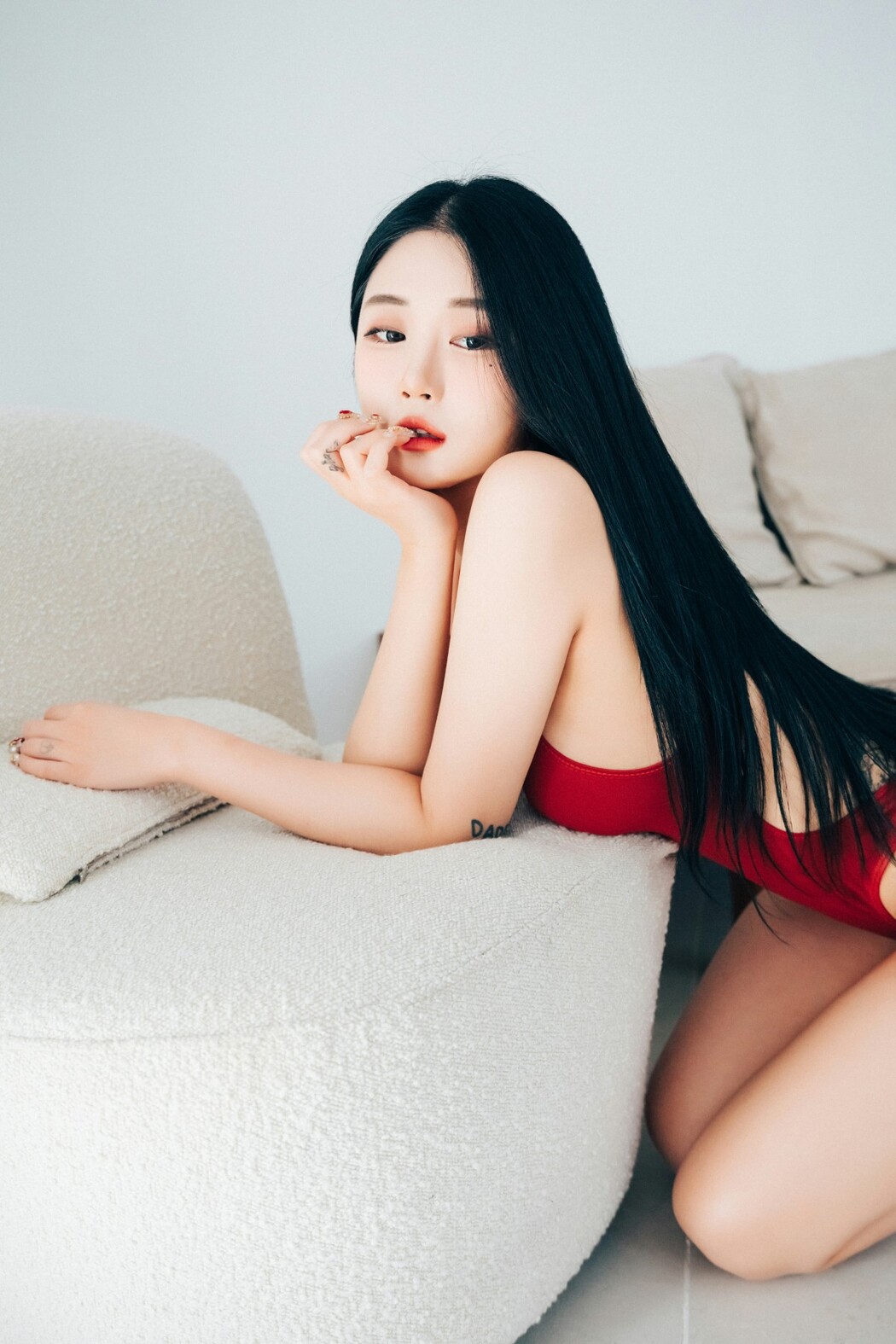 Loozy Bomi 보미 – Thin Piece Between
