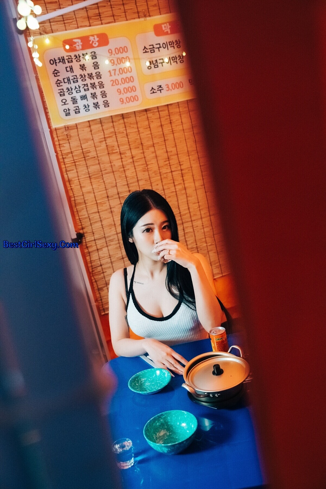 Loozy Bomi 보미 – Street Stall