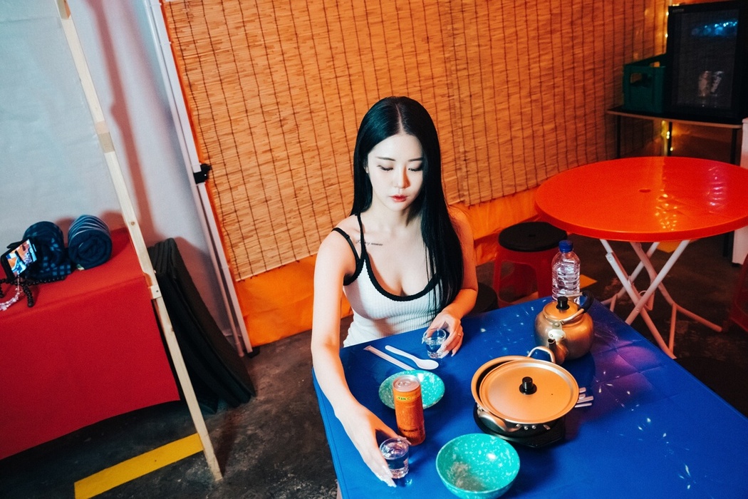 Loozy Bomi 보미 – Street Stall