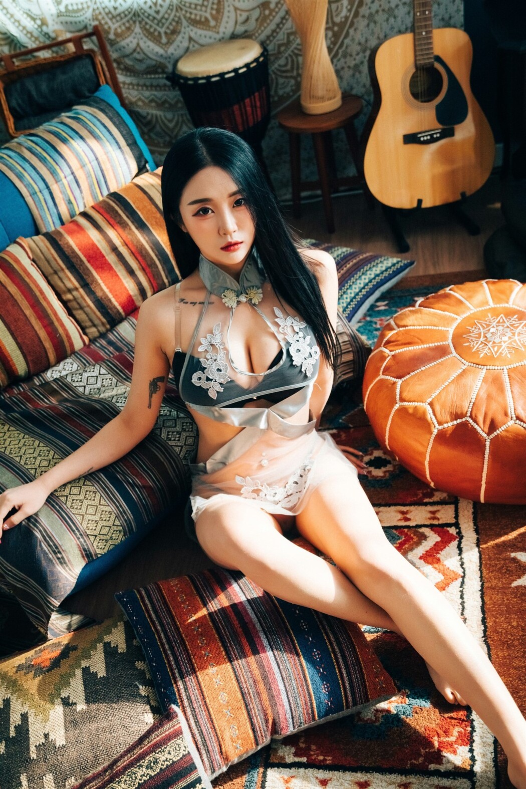 Loozy Bomi 보미 – Holiday