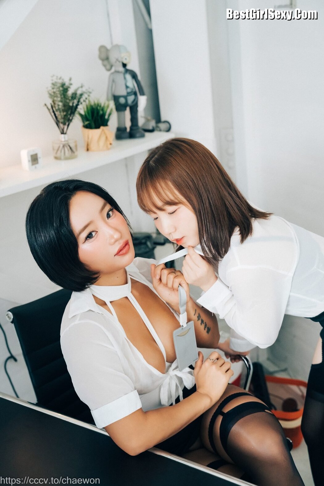 Loozy Booty Queen And Yeri – Office Master A