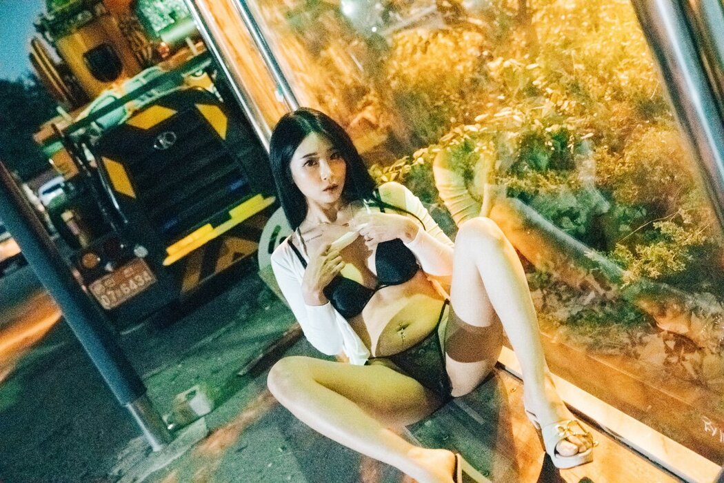 Loozy Bomi 보미 – Night Roads