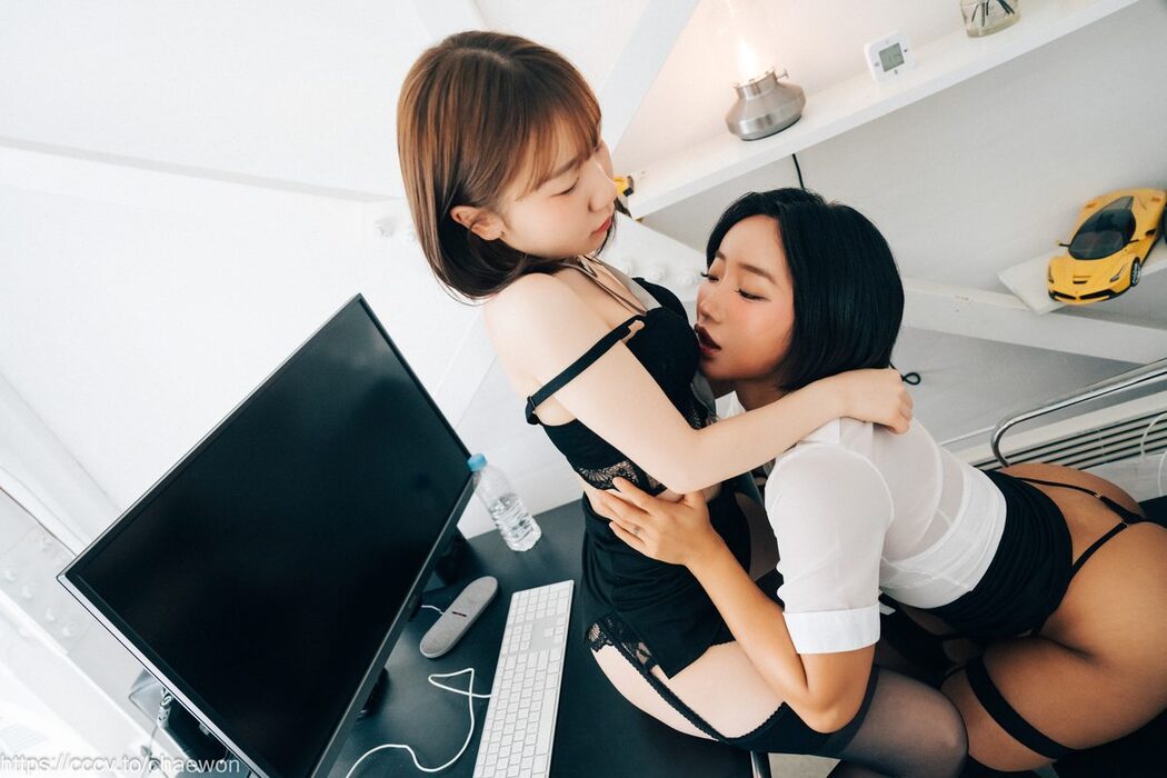 Loozy Booty Queen And Yeri – Office Master A