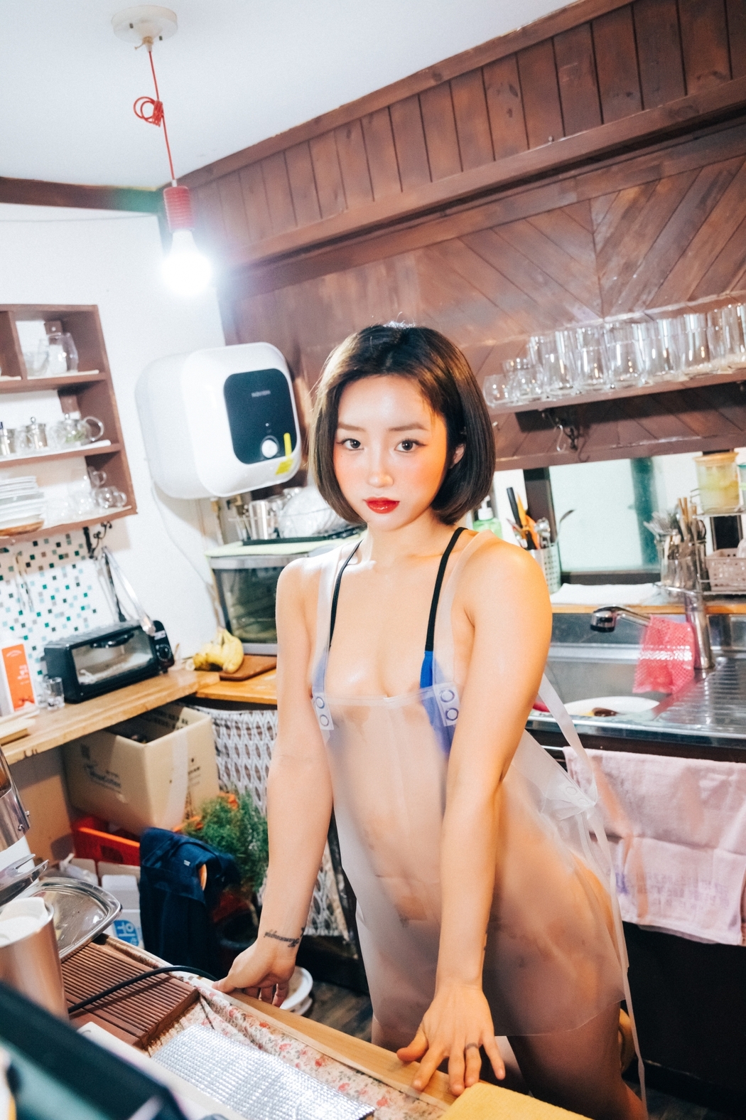 Loozy Booty Queen – Vinyl Aprons S.Ver A