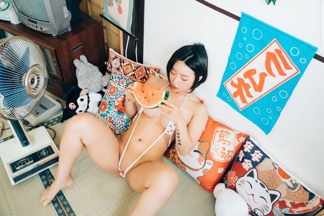 Loozy Booty Queen – Girl Room S.Ver A