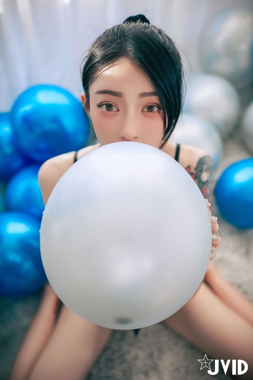 JVID Piao Piao Ge 飄飄哥 &#8211; 最狂尺度生日特輯 極細丁無膚膠 色色の裸體生日趴－飄飄 慶生被脫光光塗抹奶油 超細線丁無膚膠擠出誘人駱駝蹄 屁股翹高背後位視角超色慾 超誘人裸體奶油慶生影片熱映中 Part01 (63P)