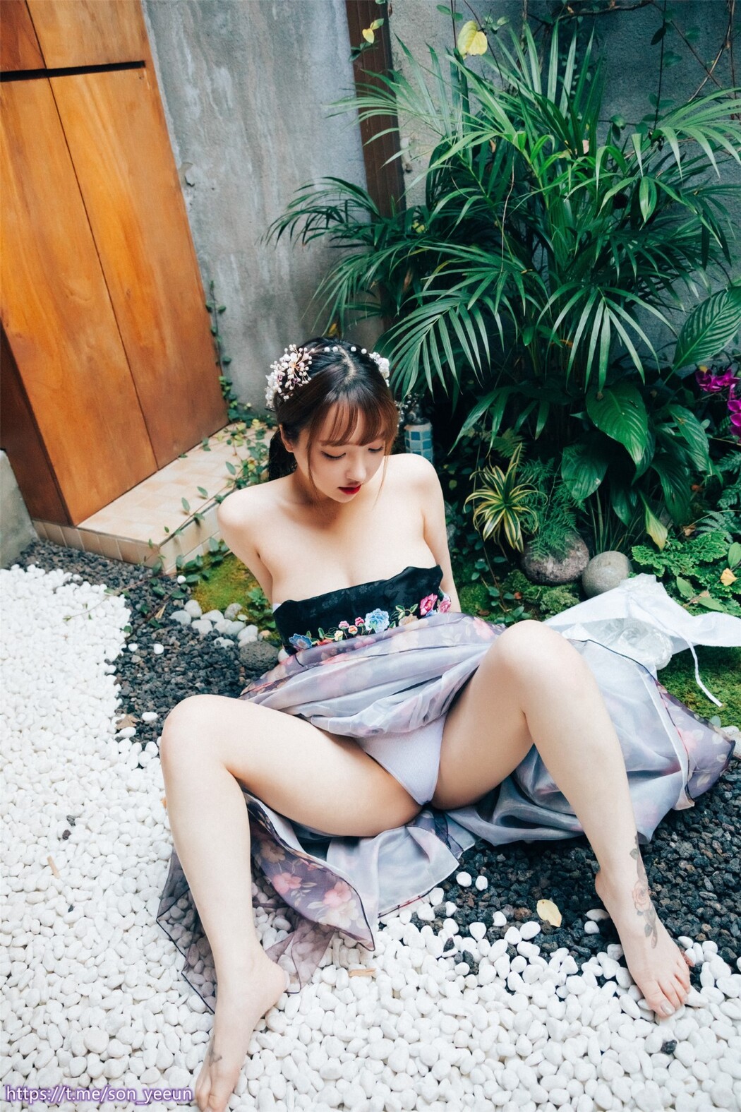 Loozy Gisheng 妓生 – Son Ye-Eun 손예은