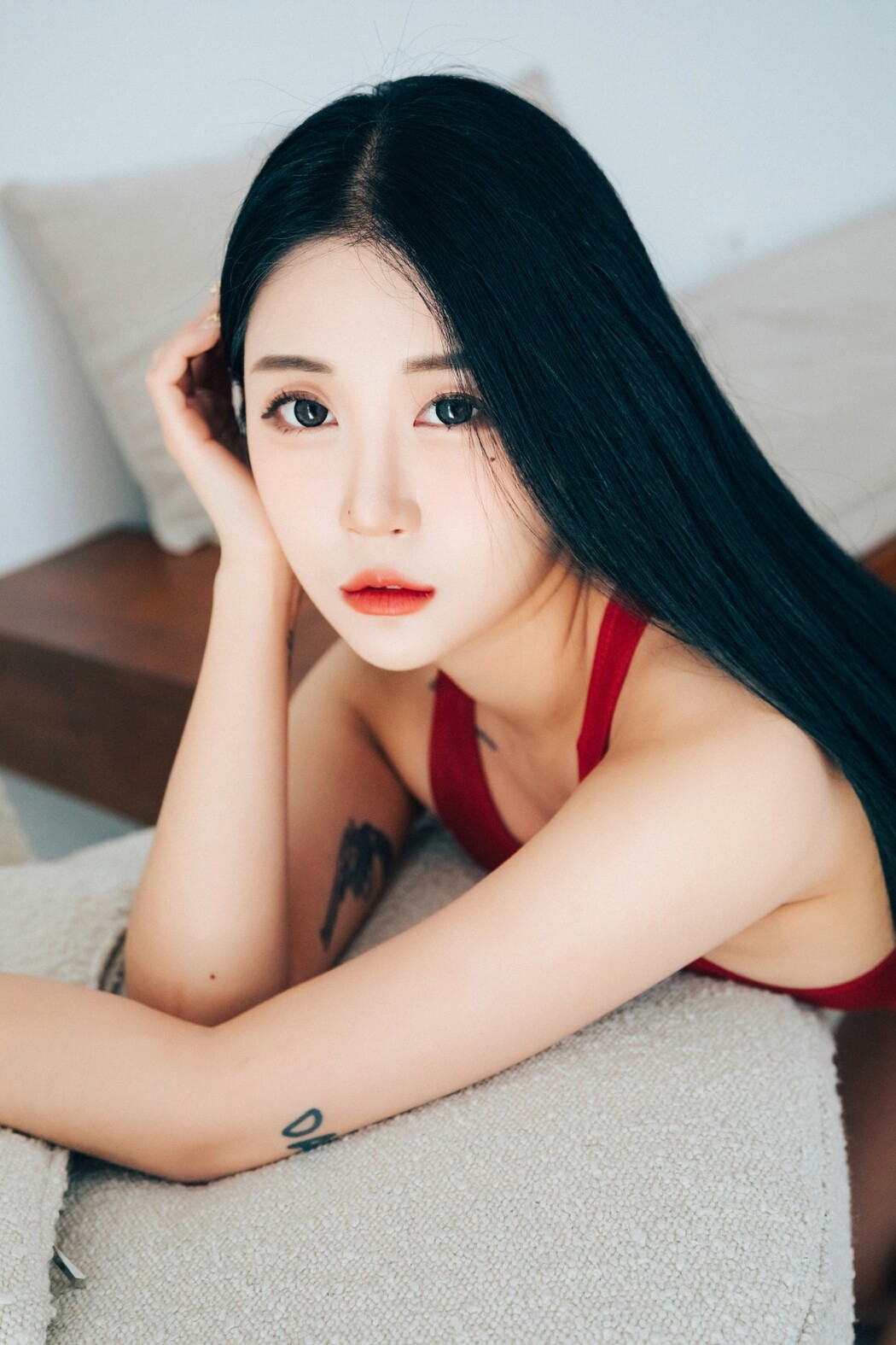 Loozy Bomi 보미 – Thin Piece Between