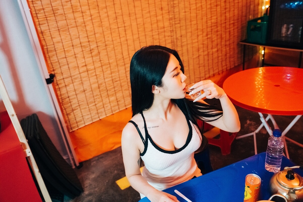 Loozy Bomi 보미 – Street Stall