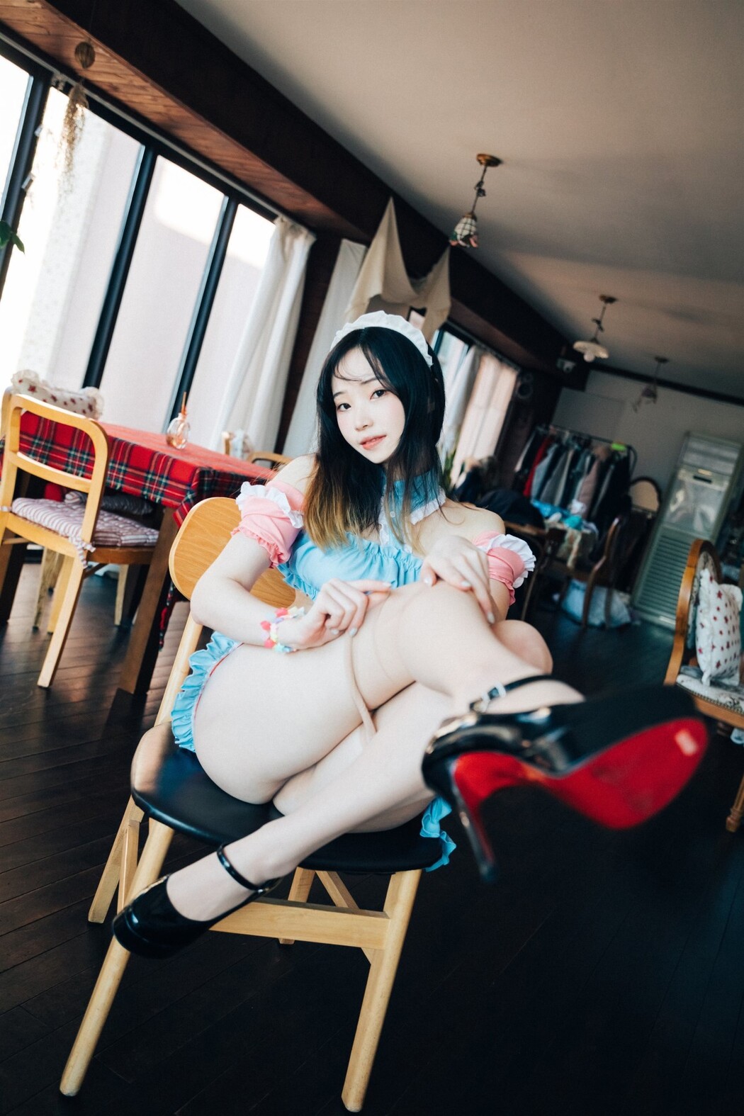 Loozy Bambi 밤비 – Cafe Alba Part 2