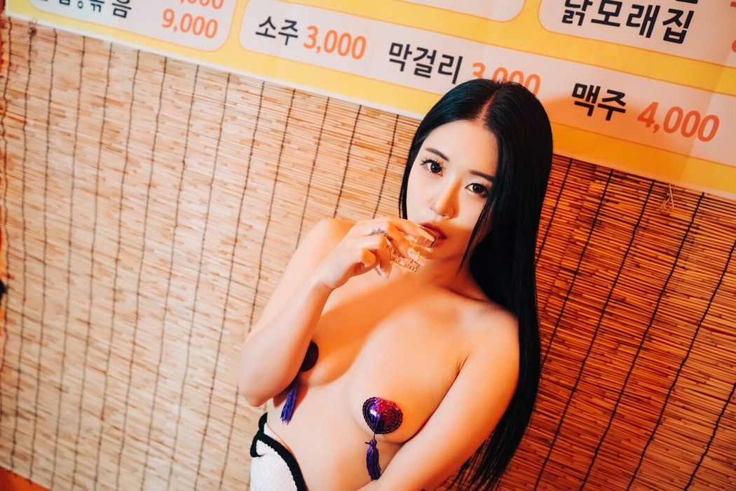 Loozy Bomi 보미 – Street Stall