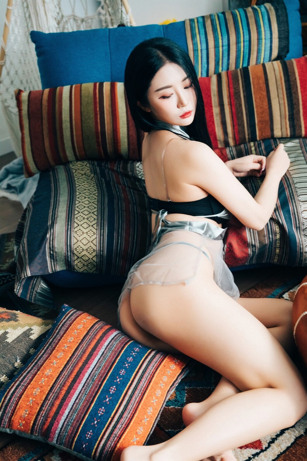 Loozy Bomi 보미 – Holiday