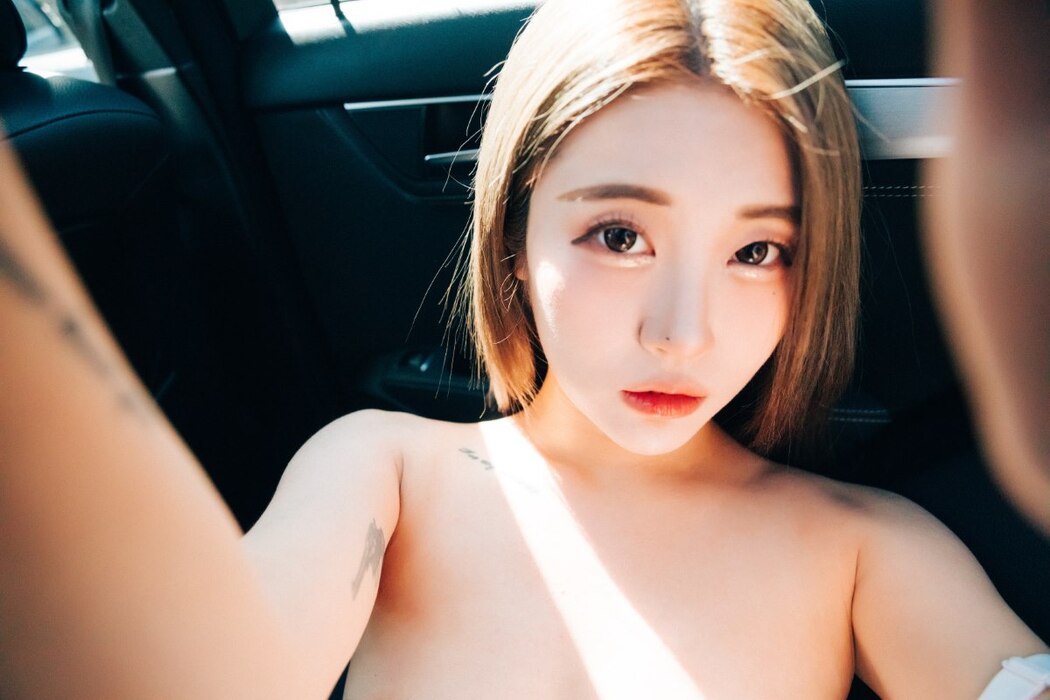 Loozy Bomi 보미 – Girlgroup Yanos S.Ver