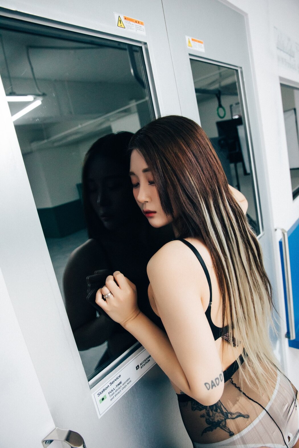 Loozy Bomi 보미 – Bondage Subway