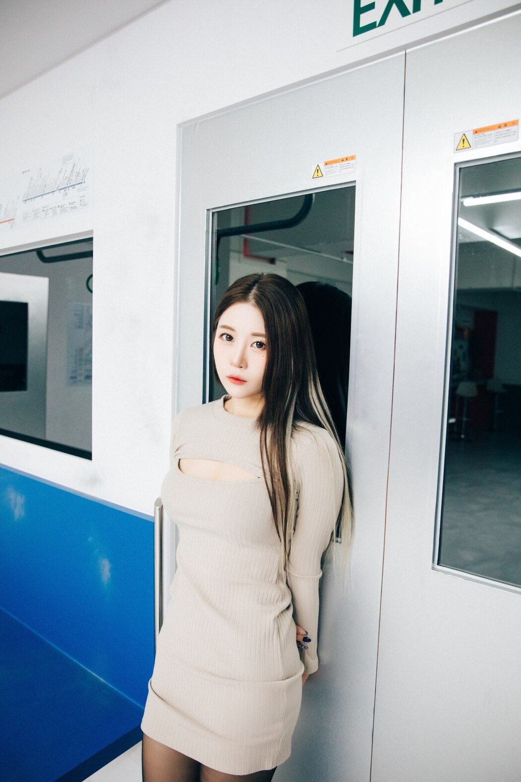 Loozy Bomi 보미 – Bondage Subway