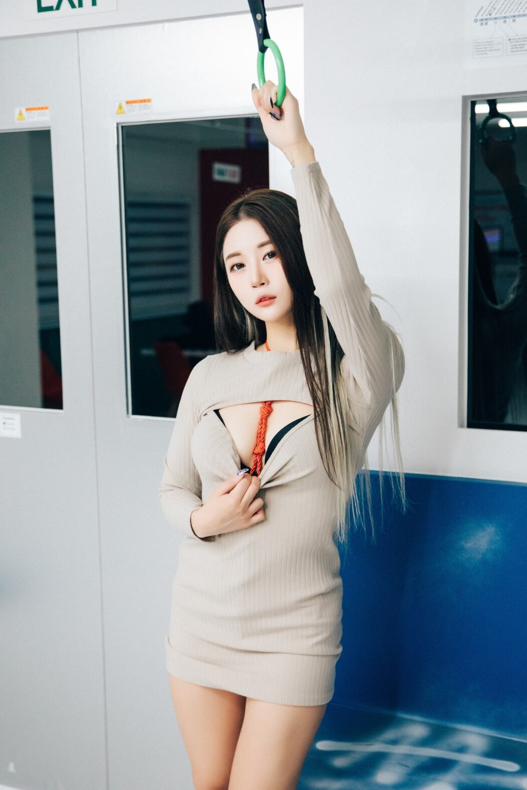 Loozy Bomi 보미 – Bondage Subway