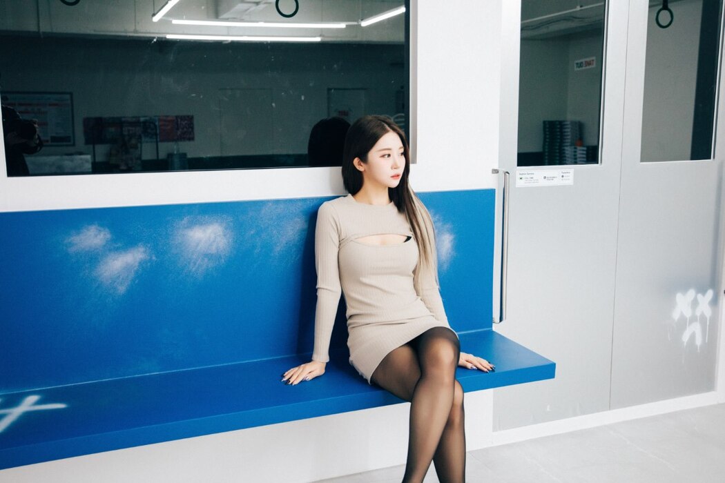 Loozy Bomi 보미 – Bondage Subway