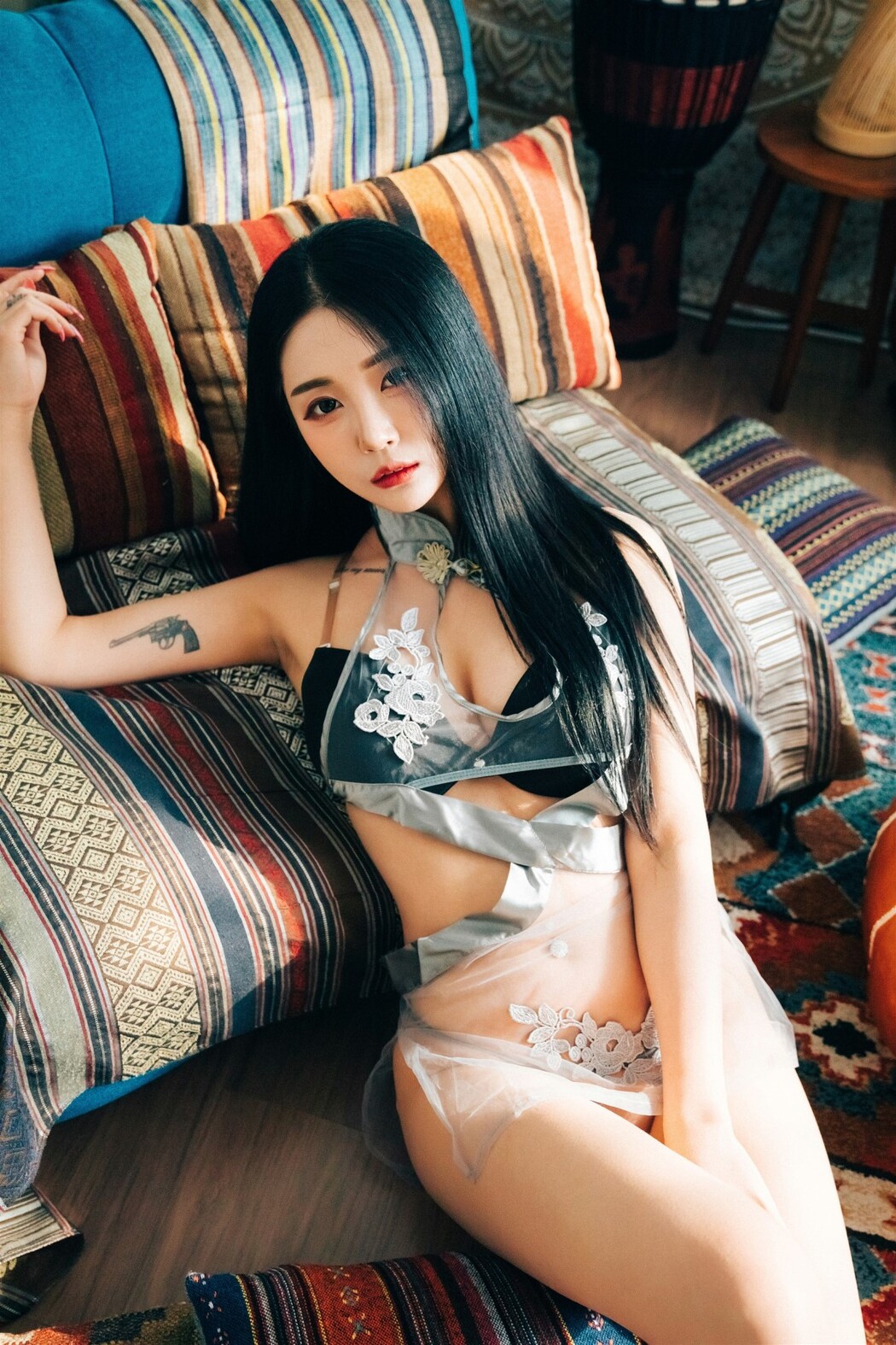 Loozy Bomi 보미 – Holiday