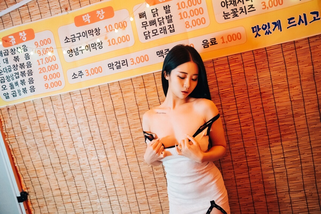 Loozy Bomi 보미 – Street Stall