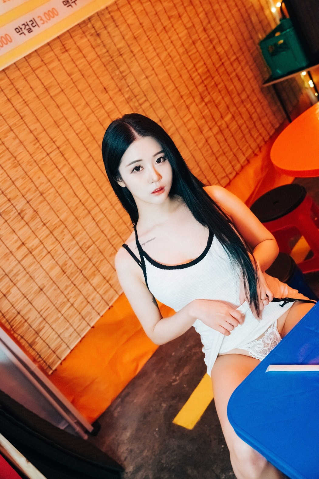 Loozy Bomi 보미 – Street Stall