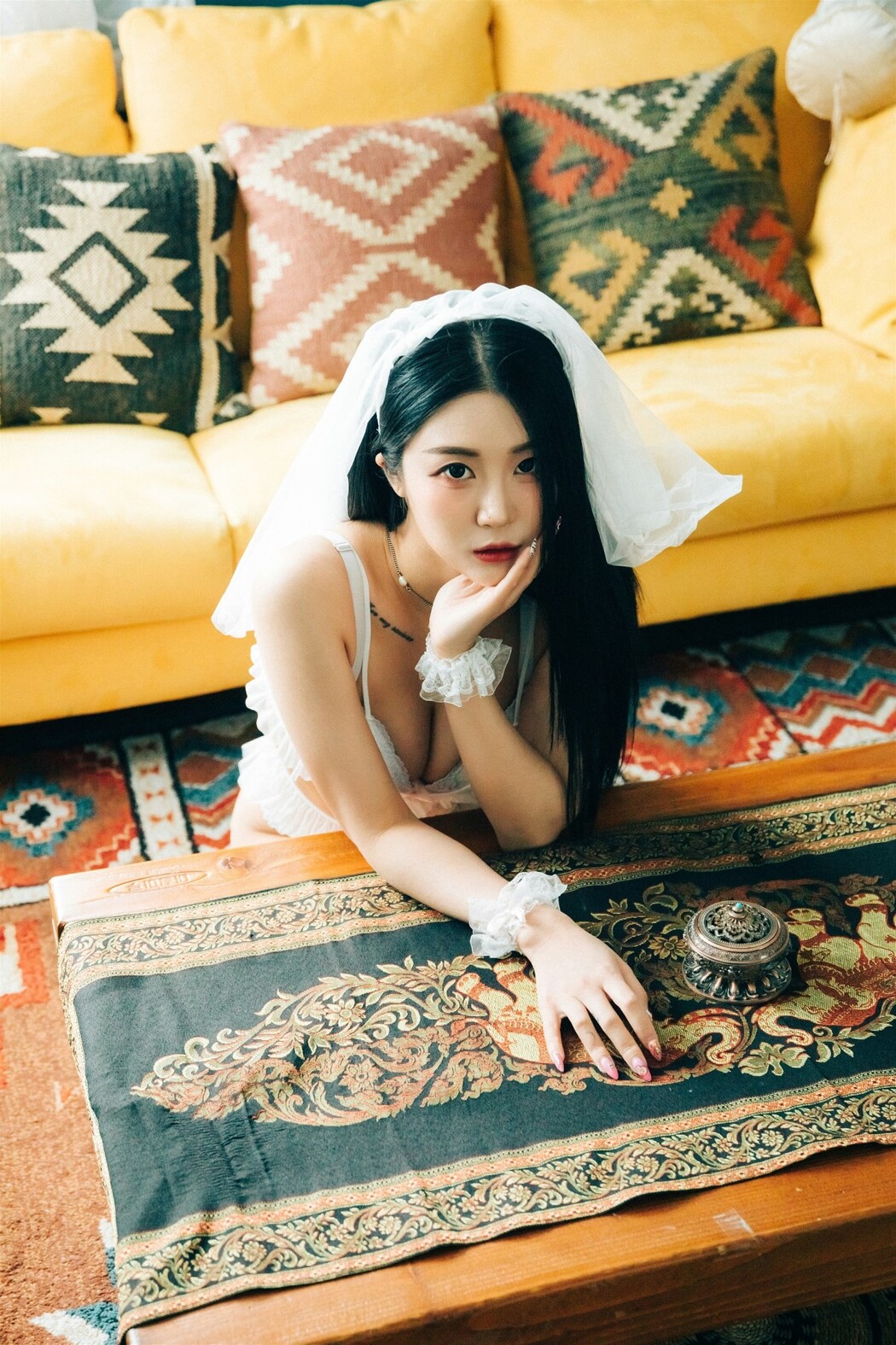 Loozy Bomi 보미 – Holiday