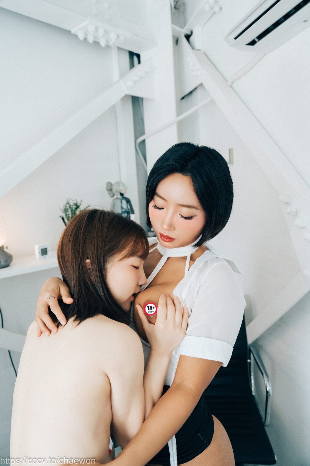 Loozy Booty Queen And Yeri – Office Master B