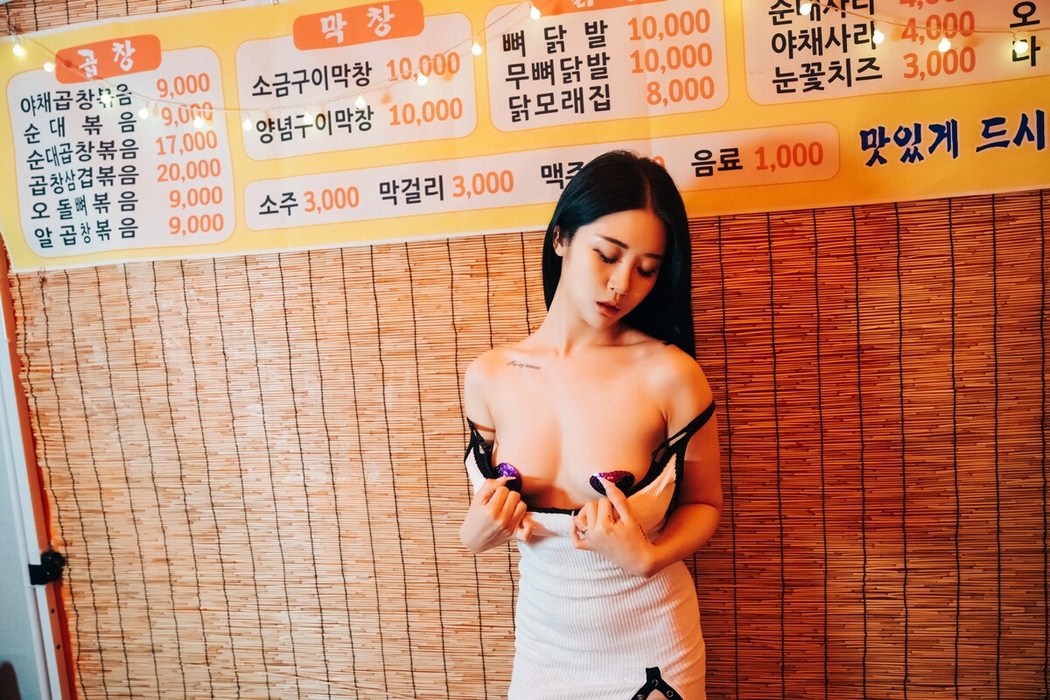 Loozy Bomi 보미 – Street Stall