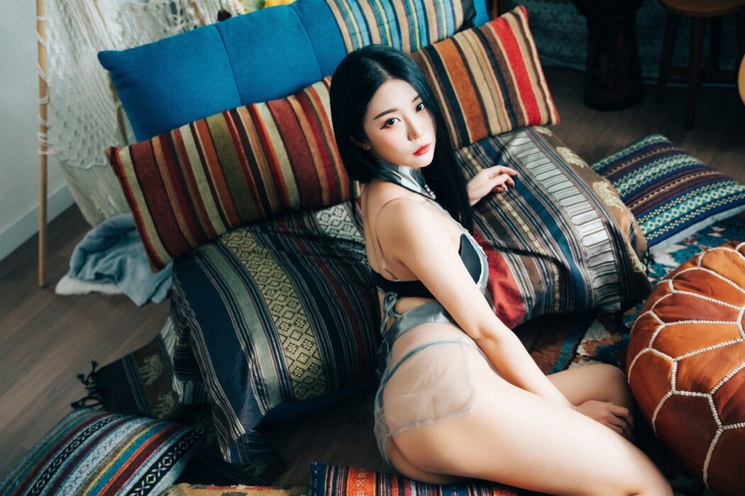 Loozy Bomi 보미 – Holiday