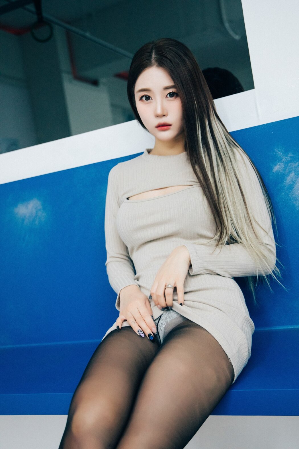 Loozy Bomi 보미 – Bondage Subway