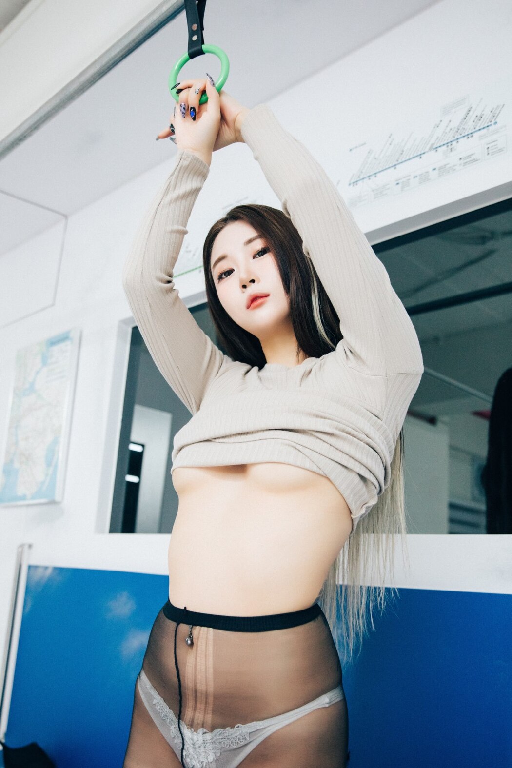 Loozy Bomi 보미 – Bondage Subway
