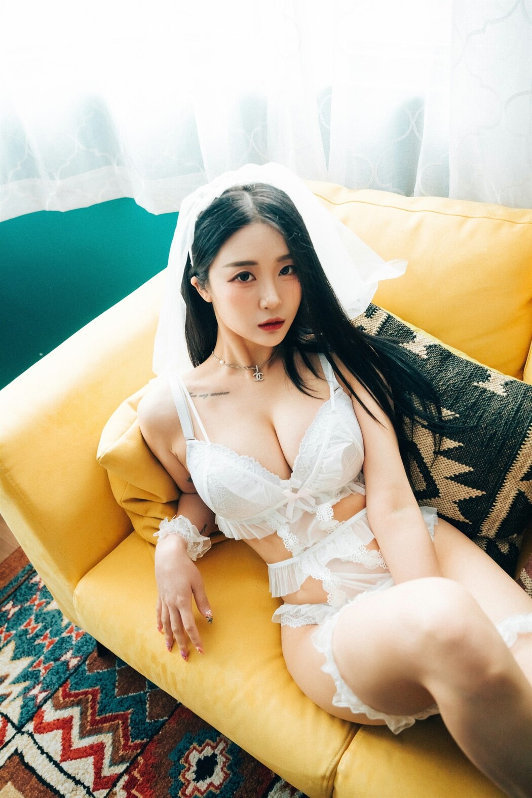 Loozy Bomi 보미 – Holiday