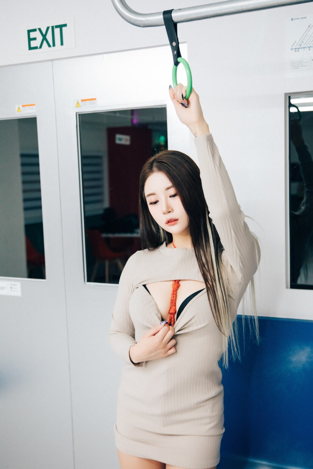 Loozy Bomi 보미 – Bondage Subway