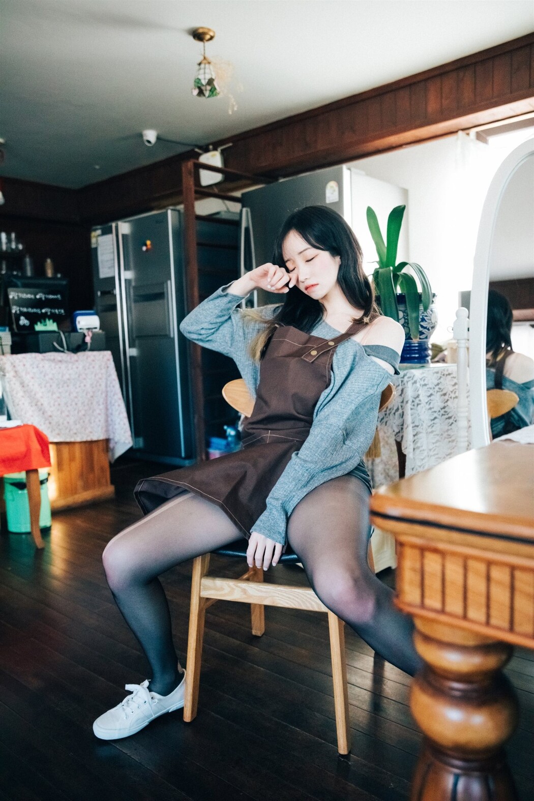Loozy Bambi 밤비 – Cafe Alba Part 1