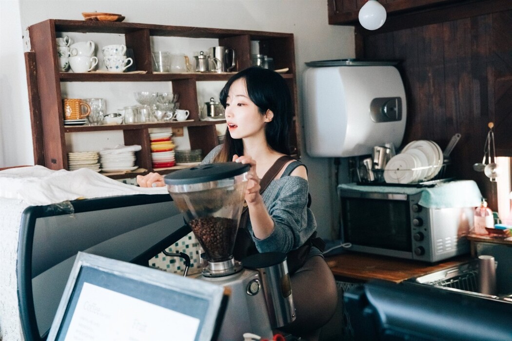Loozy Bambi 밤비 – Cafe Alba Part 1