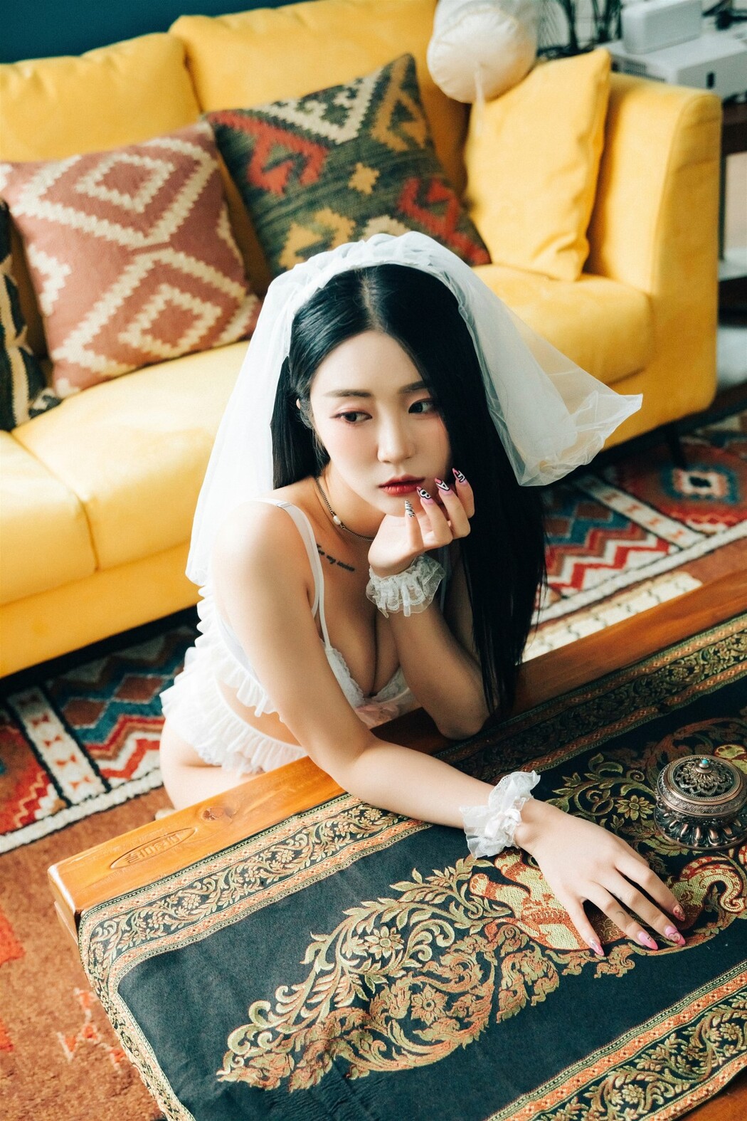 Loozy Bomi 보미 – Holiday