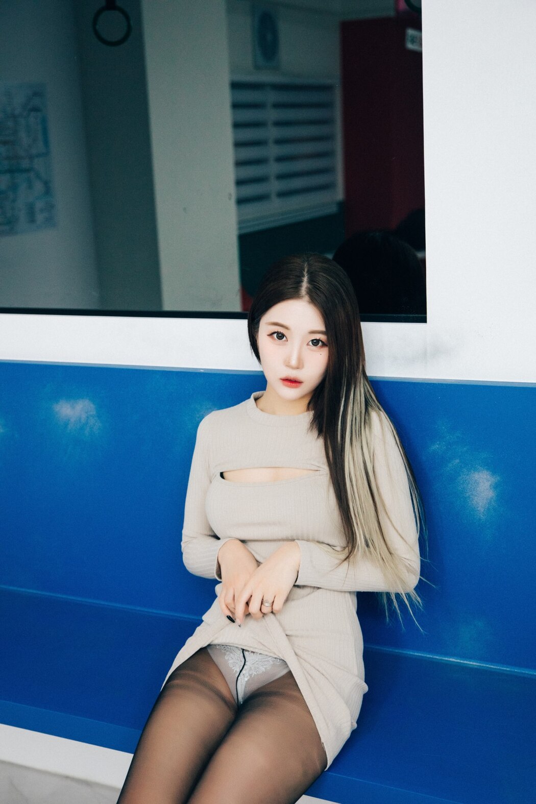 Loozy Bomi 보미 – Bondage Subway