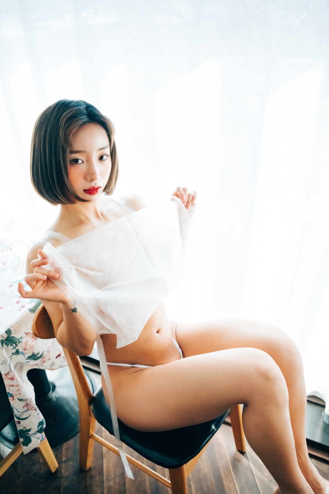 Loozy Booty Queen – Vinyl Aprons S.Ver A
