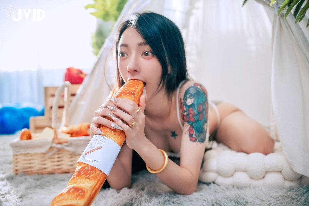 JVID Piao Piao Ge 飄飄哥 &#8211; 最狂尺度生日特輯 極細丁無膚膠 色色の裸體生日趴－飄飄 慶生被脫光光塗抹奶油 超細線丁無膚膠擠出誘人駱駝蹄 屁股翹高背後位視角超色慾 超誘人裸體奶油慶生影片熱映中 Part02 (63P)