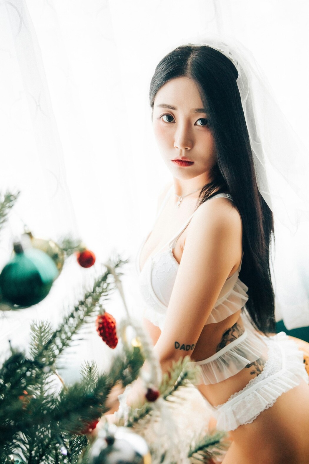 Loozy Bomi 보미 – Holiday