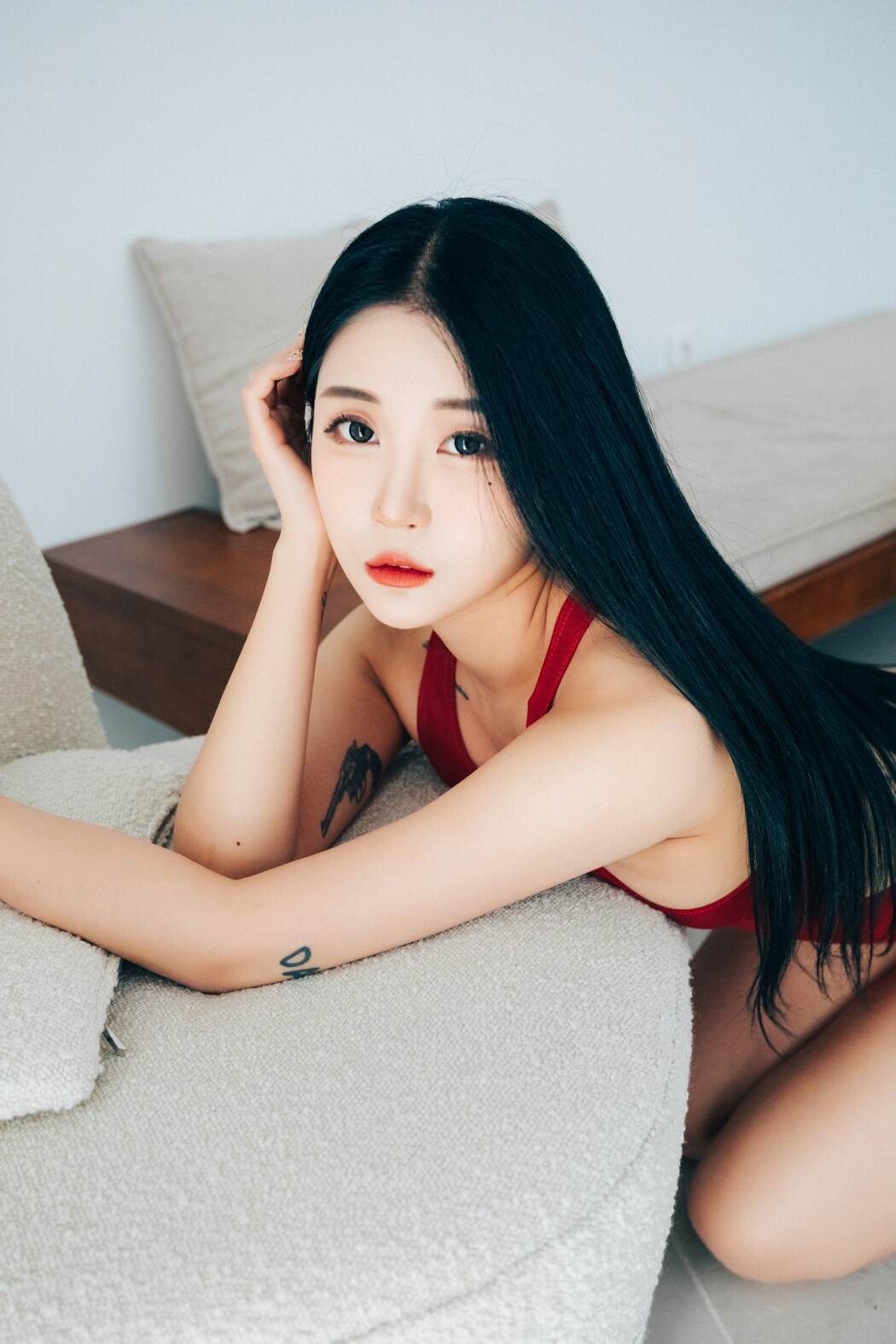 Loozy Bomi 보미 – Thin Piece Between
