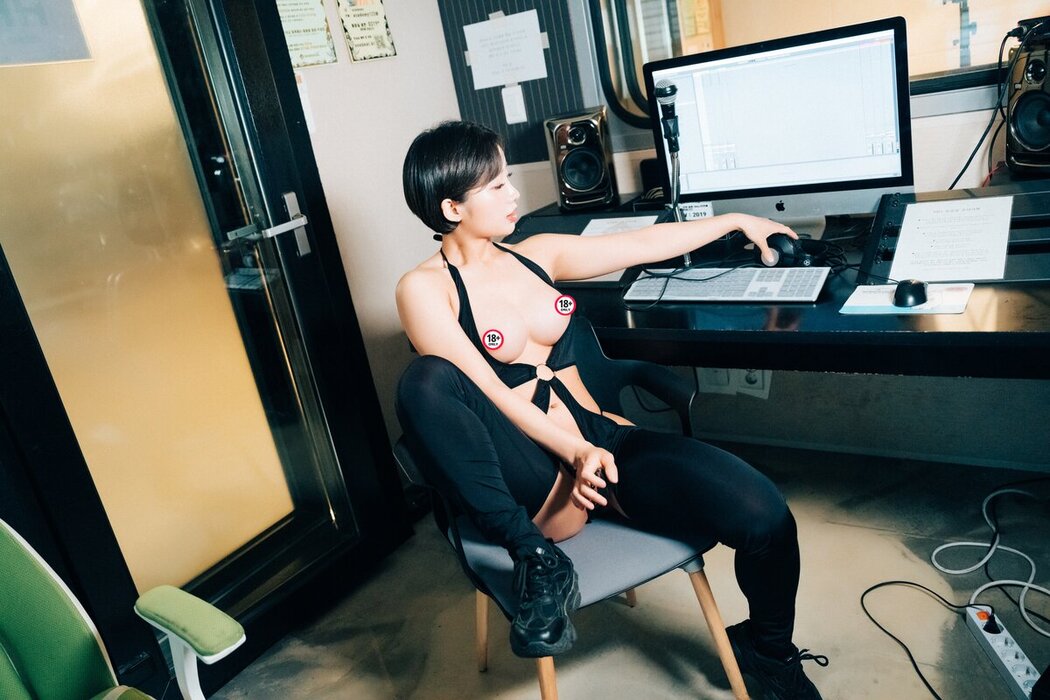 Loozy Booty Queen – Nude Recording B