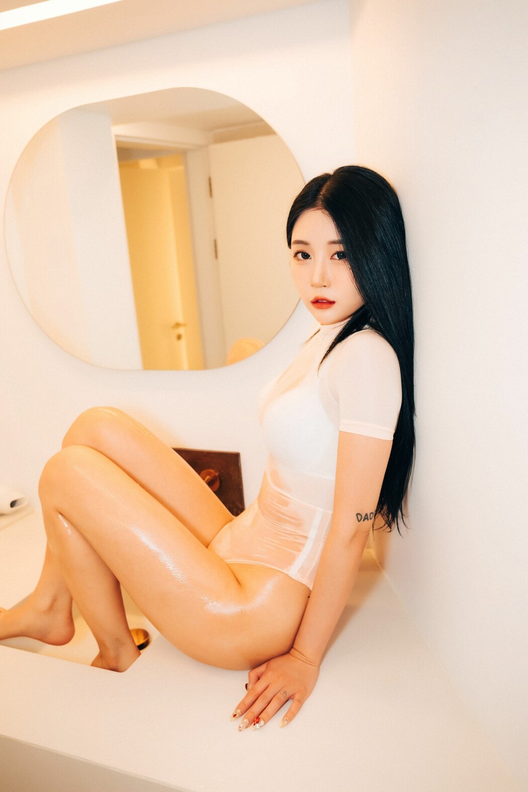 Loozy Bomi 보미 – Thin Piece Between