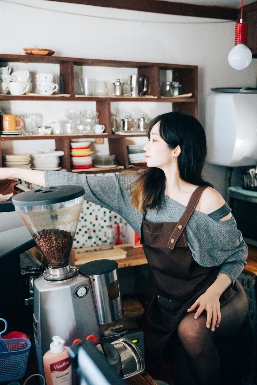 Loozy Bambi 밤비 – Cafe Alba Part 1