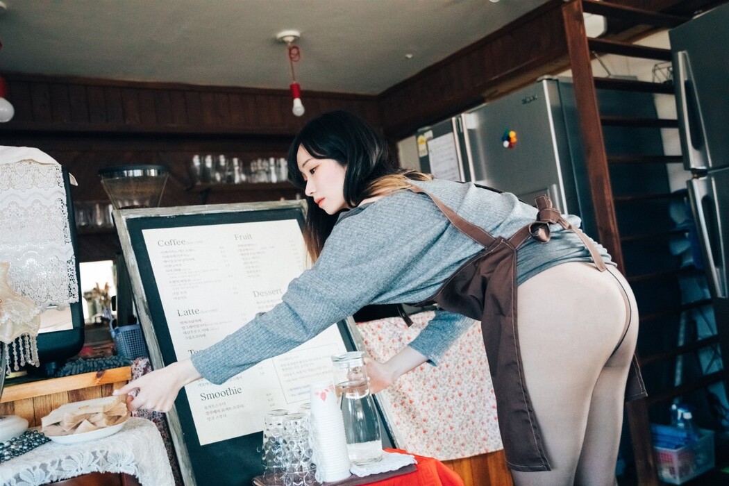 Loozy Bambi 밤비 – Cafe Alba Part 1