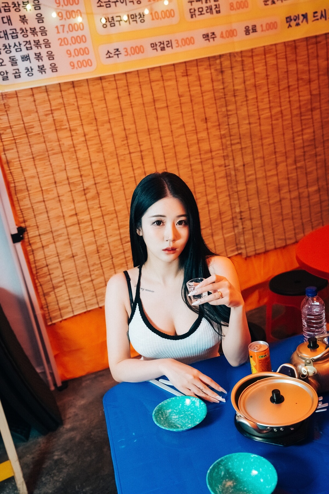 Loozy Bomi 보미 – Street Stall