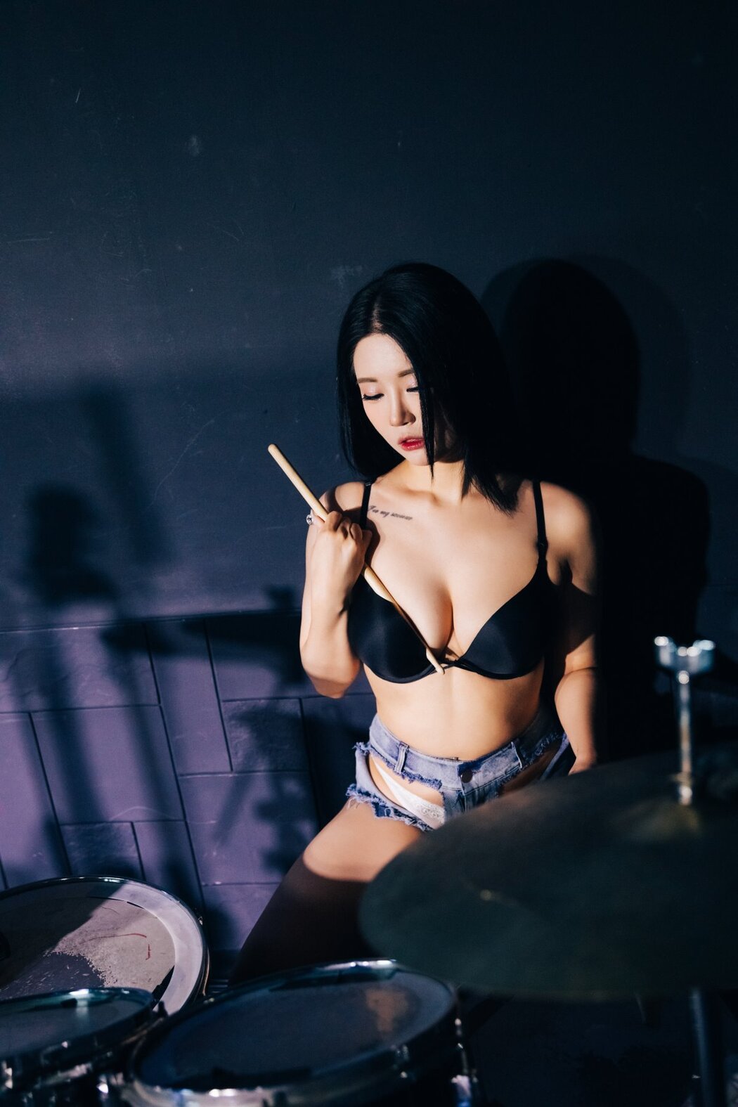 Loozy Bomi 보미 – Covert Stage B