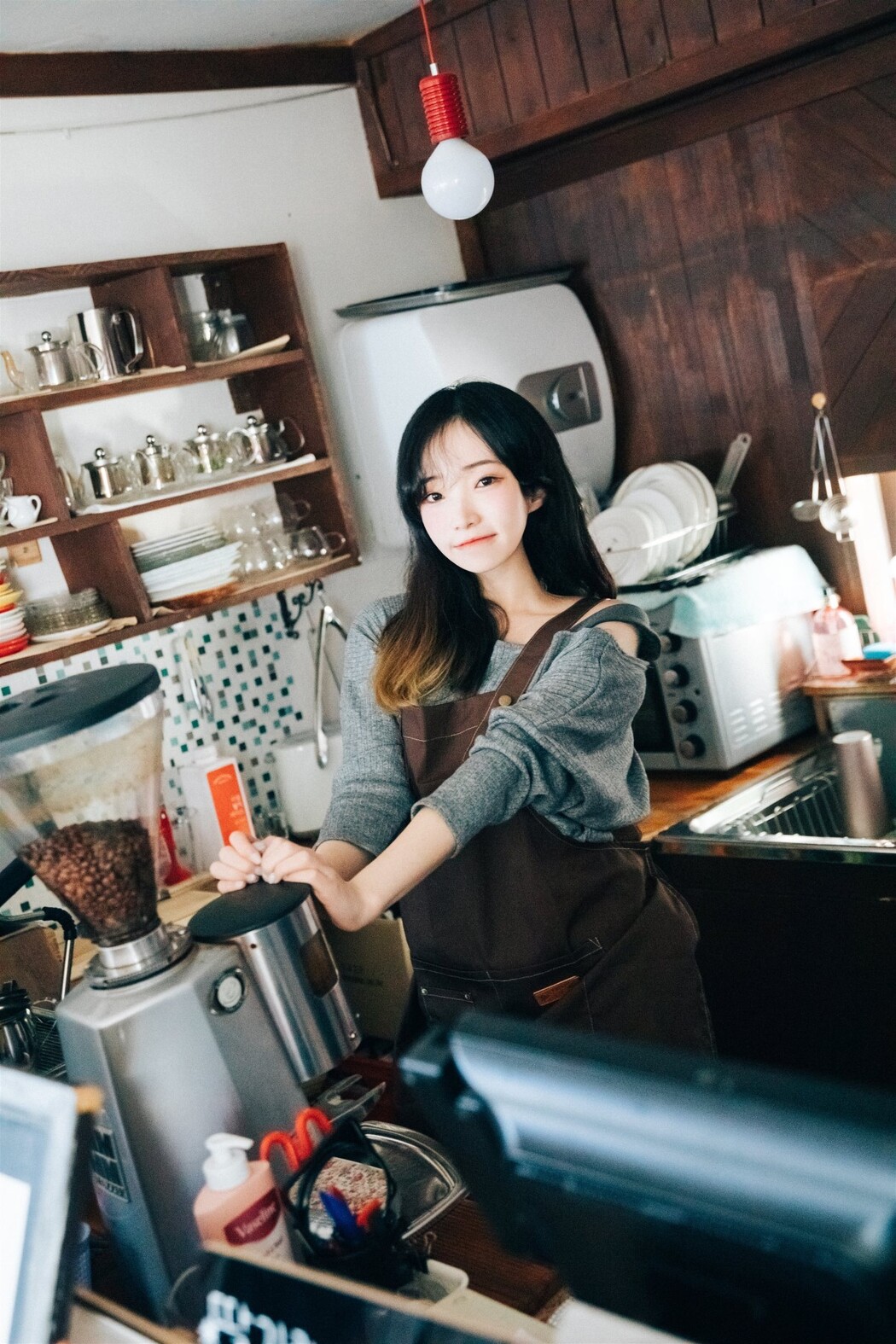 Loozy Bambi 밤비 – Cafe Alba Part 1